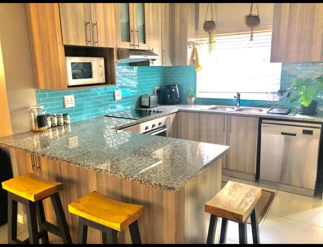 2 BEDROOM APARTMENT FOR SALE IN ORANJEZICHT
